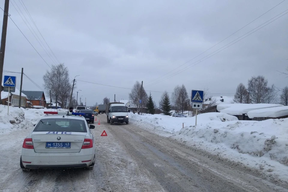 Авария произошла в Омутнинске на улице Трудовых Резервов. Фото: ГИБДД Кировской области