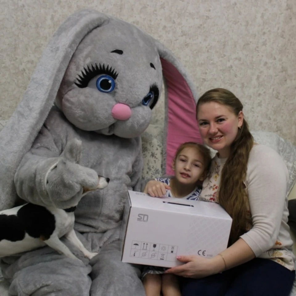 Подарки в Соколе детям приносит вот такой заяц.