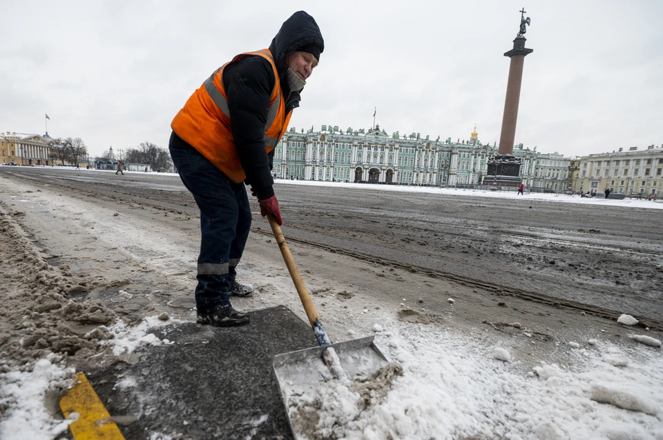 На улицах города трудятся более тысячи дворников