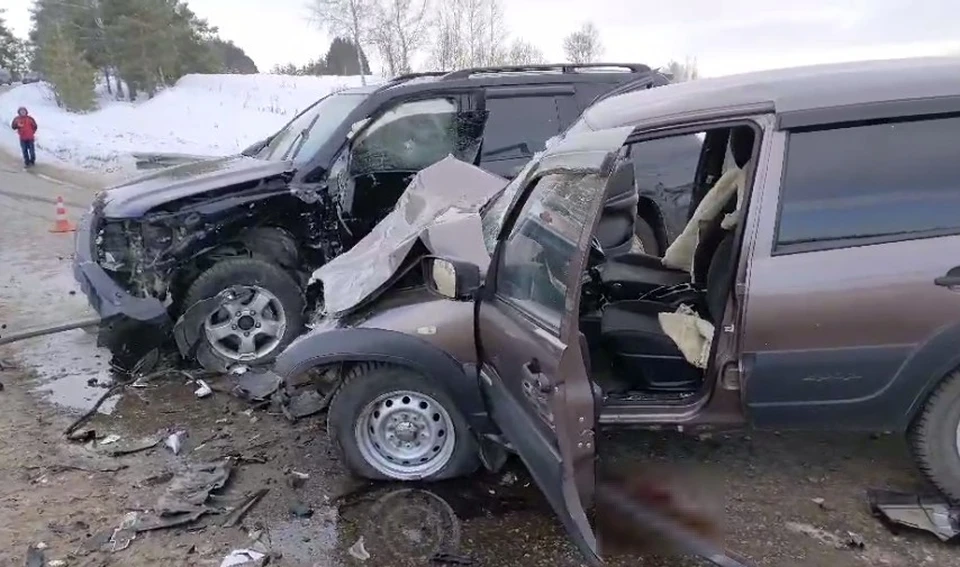 Водитель Land Cruiser протаранил «Ниву» и угробил человека на богородской трассе.