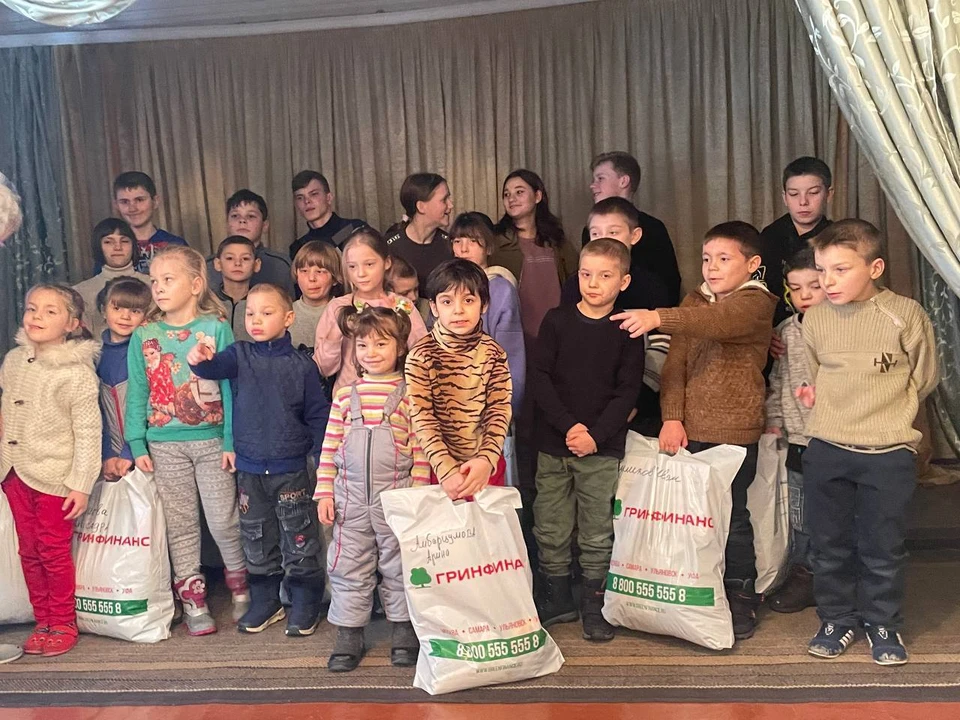 Самарские общественники подарили детям-сиротам из Луганска новую одежду