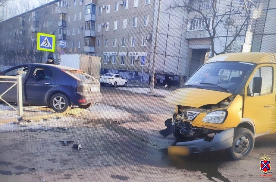 В Волжском произошла авария.