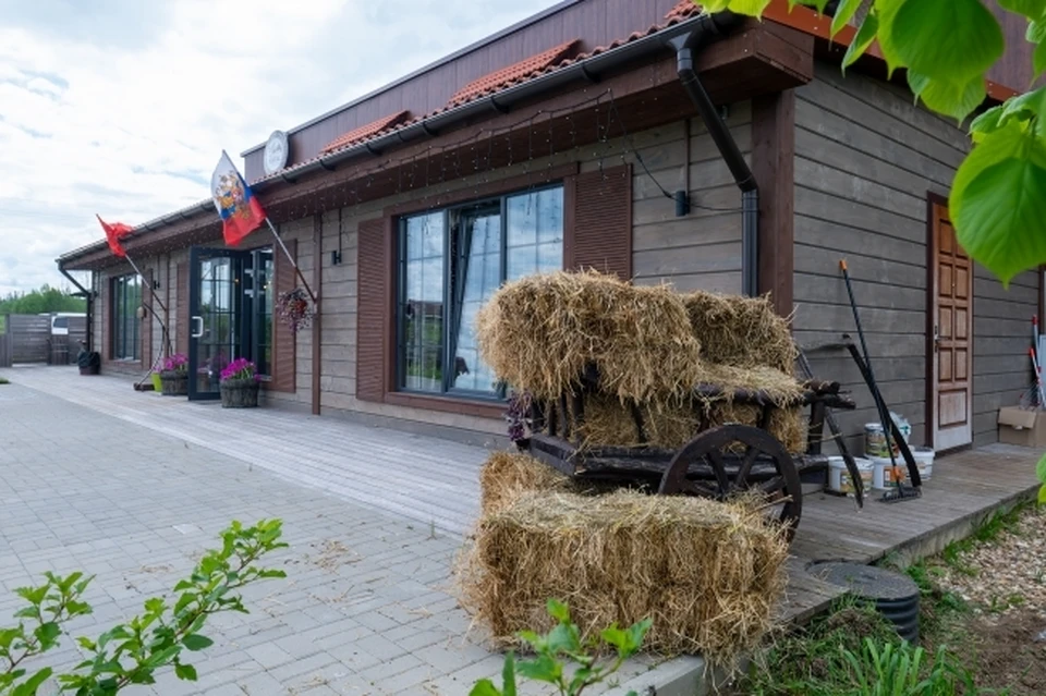 Зоологи отправили сено для животных из зоопарка в Мариуполе