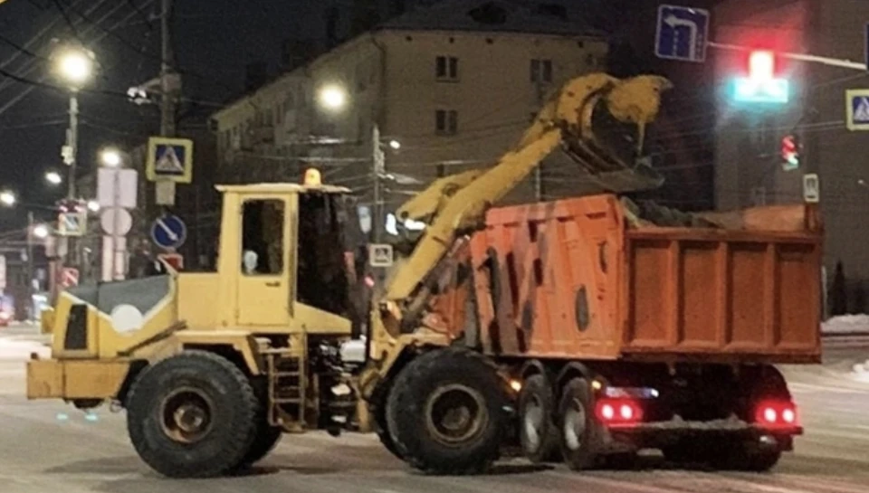 Более 20 единиц техники задействовали в расчистке дорог Смоленска от снега. Фото: СОГБУ «Смоленскавтодор».