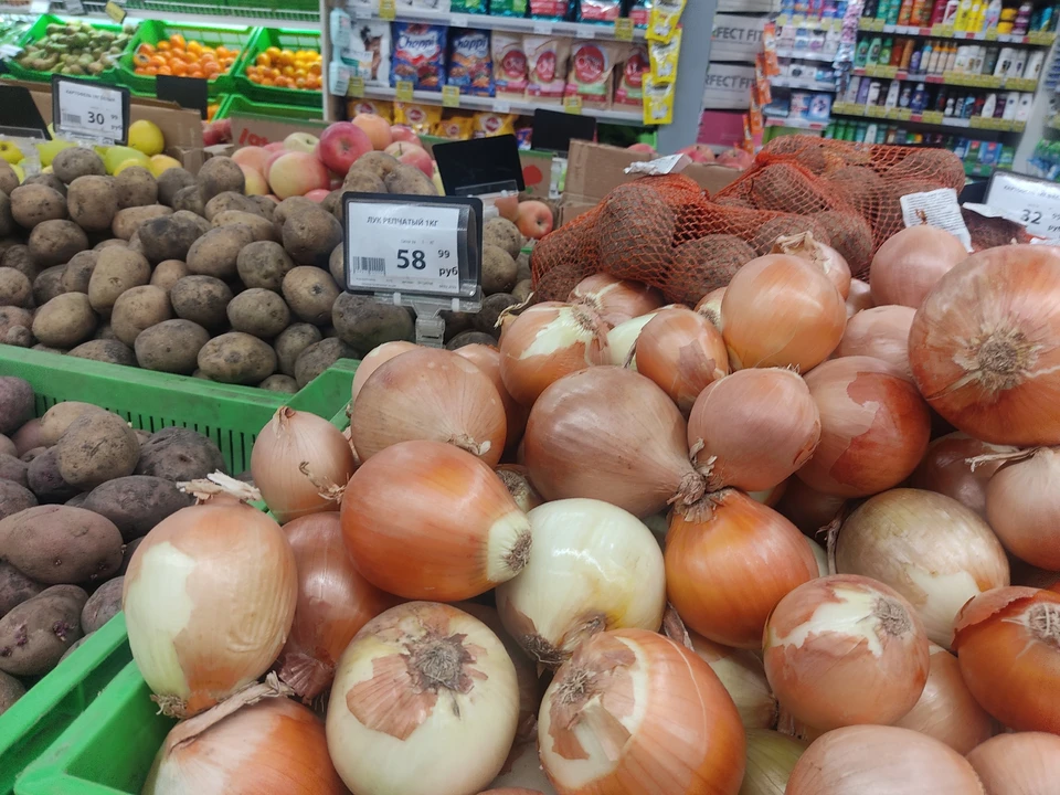 Лук подорожал до 50-70 рублей за кг. Это цена в Spar