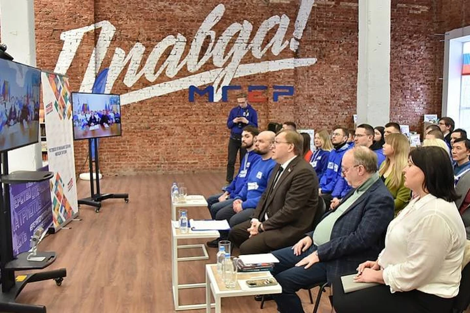 Александр Ищенко принял участие в телемоста "Ростов-Луганск". Фото: пресс-служба ЗС РО
