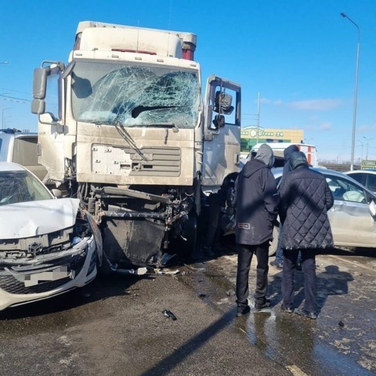 Авария на федеральной трассе в районе Минвод - что случилось 16 февраля  2023, причина массового ДТП в Ставропольском крае - KP.RU