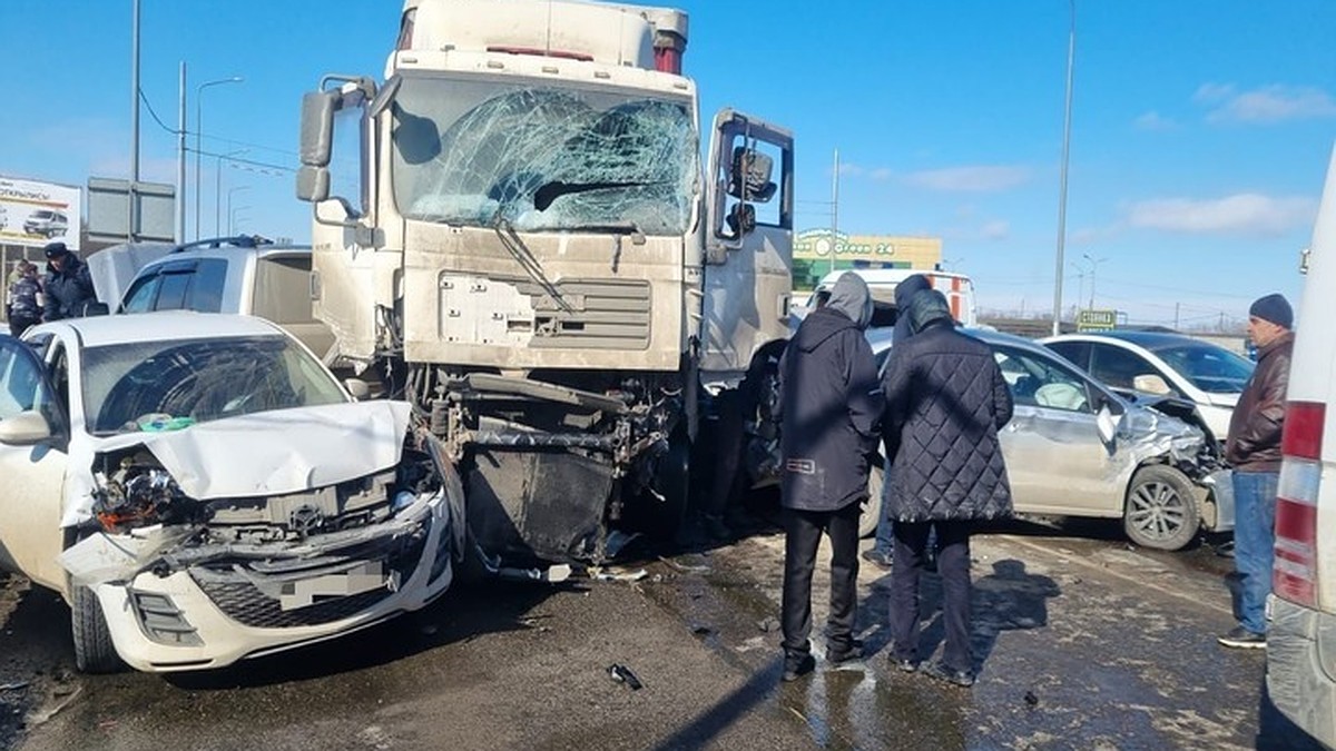 Авария на федеральной трассе в районе Минвод - что случилось 16 февраля  2023, причина массового ДТП в Ставропольском крае - KP.RU