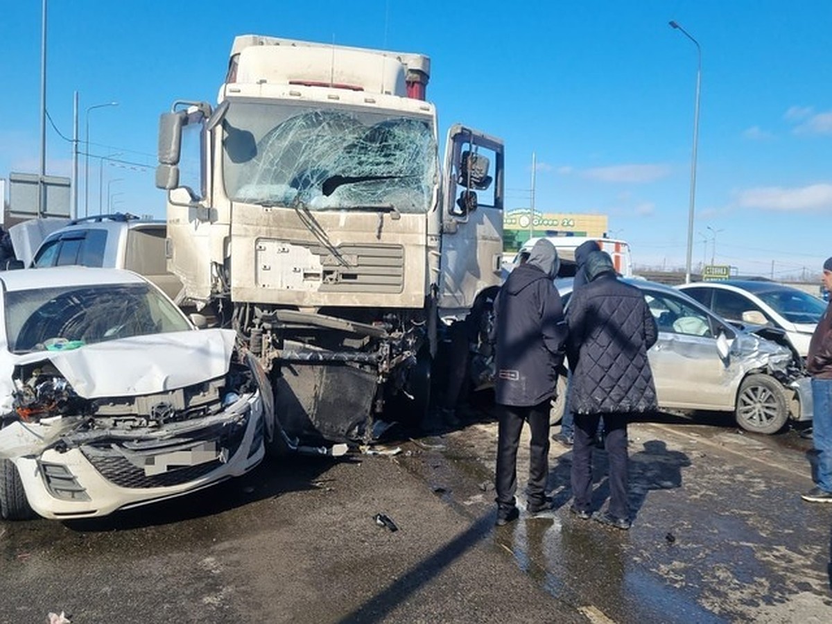 Авария на федеральной трассе в районе Минвод - что случилось 16 февраля  2023, причина массового ДТП в Ставропольском крае - KP.RU