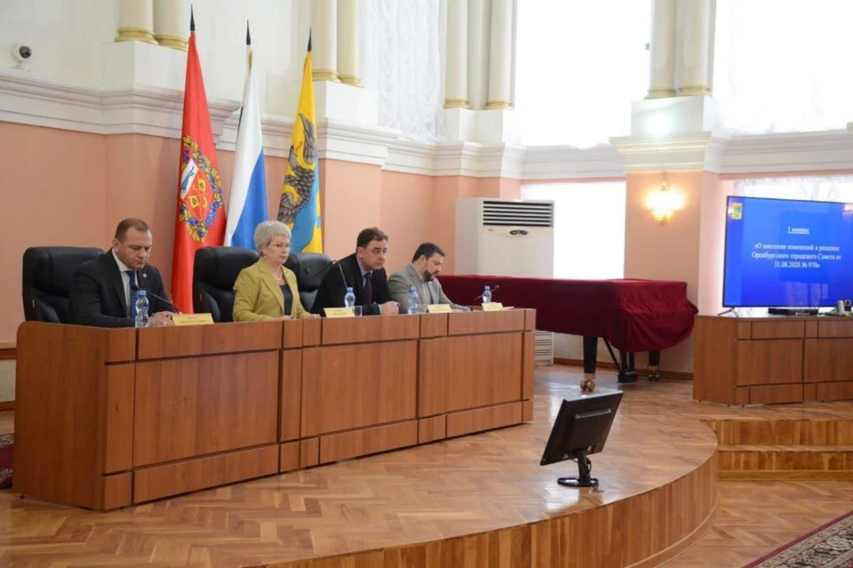 Сегодня депутаты Оренбургского горсовета на внеочередном заседании нашли деньги на строительно-монтажные работы