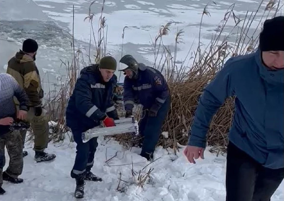 Сотрудники МЧС помогли Илье не только спасти бездомного пса, но и вылезти из воды. Фото: предоставлено героем публикации.