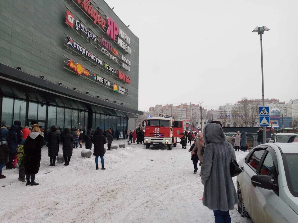 В Воронеже из-за пожарной тревоги эвакуировали посетителей и работников ТЦ « Арена» - KP.RU