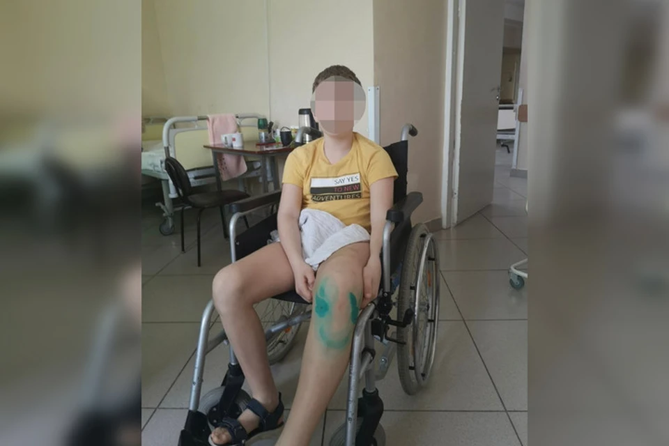 Школьник на целый год был прикован к инвалидному креслу