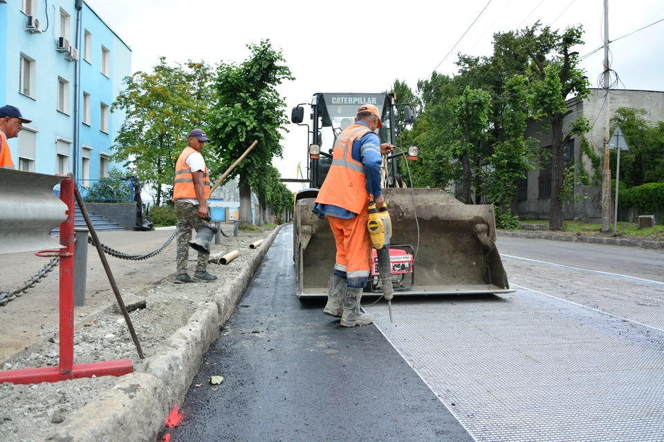 Адресов, где хотелось бы видеть дорожных рабочих, в Калининграде намного больше, но денег хватает не на все.