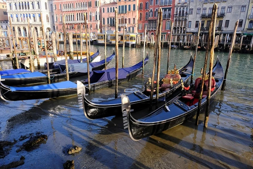 Reuters: каналы в Венеции почти пересохли из-за снижения уровня воды