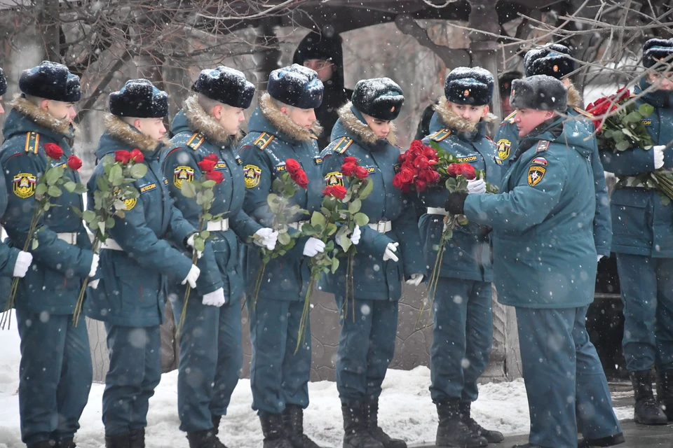 Возложения цветов к памятникам прошли и в других городах Ростовской области.