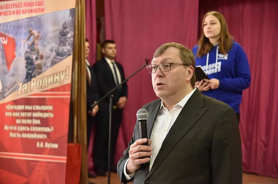 Председатель донского Заксобрания Александр Ищенко посетил филиал военного клинического госпиталя в Новочеркасске. Фото: пресс-служба ЗС РО