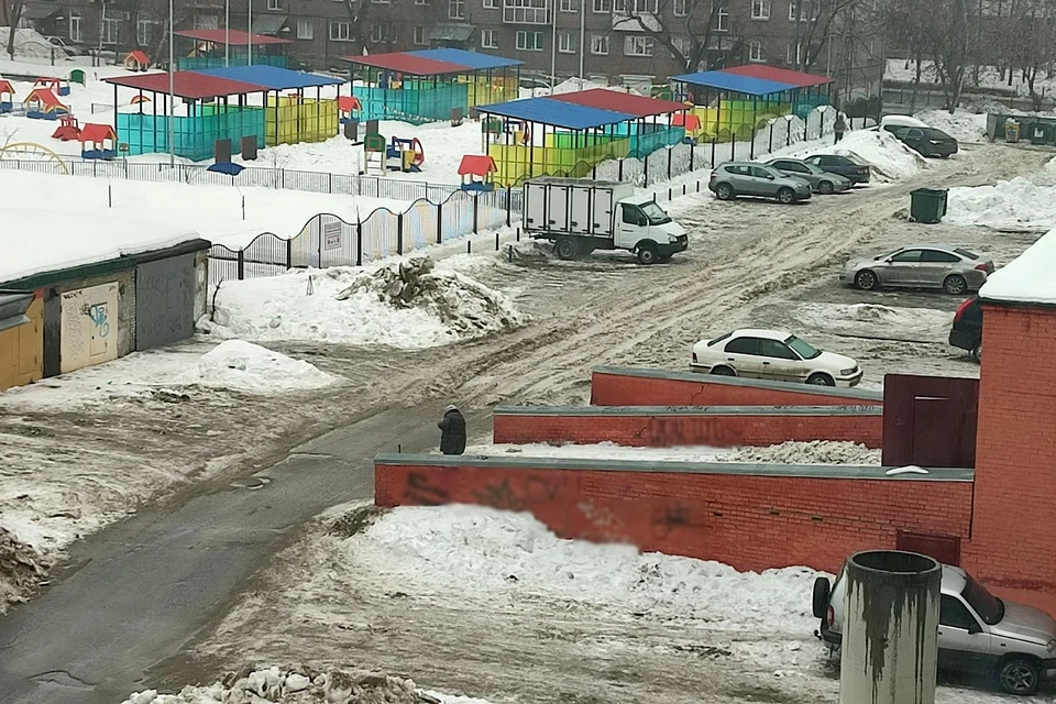 На дорогах появилась слякоть.