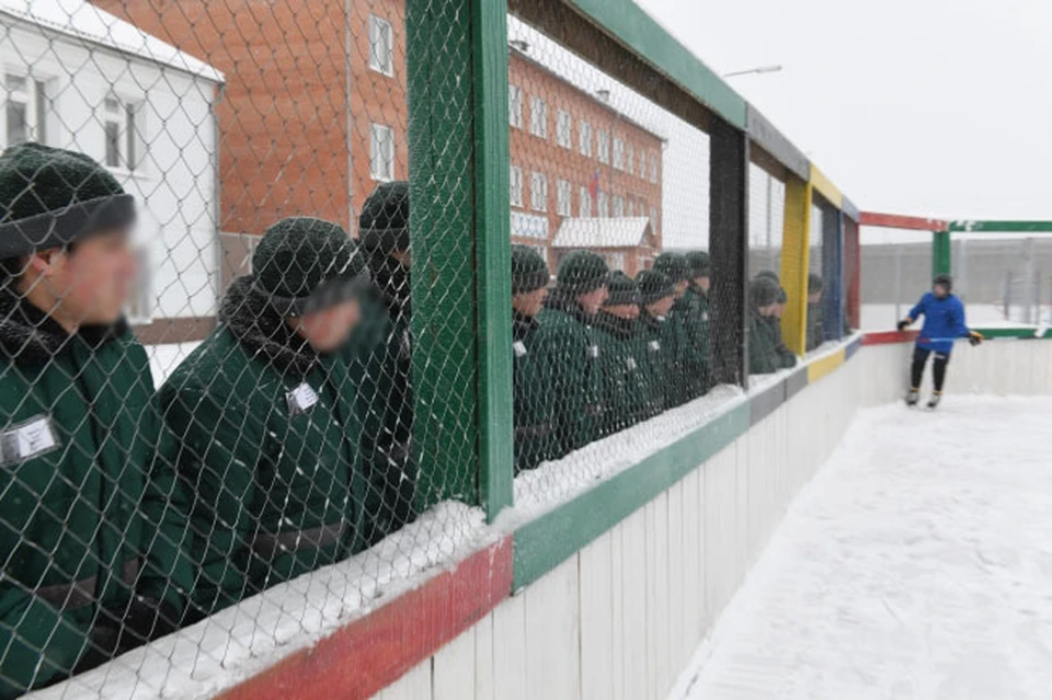 В ИК-19 имеются цеха по производству тротуарной плитки, пластиковых окон