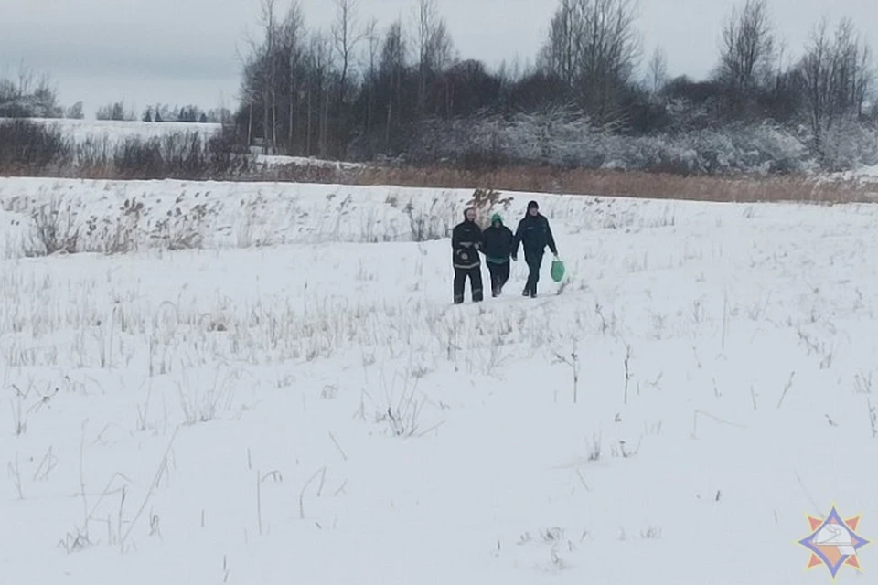 На Витебщине спасатели нашли потерявшуюся девочку с обморожениями стоп. Фото: МЧС