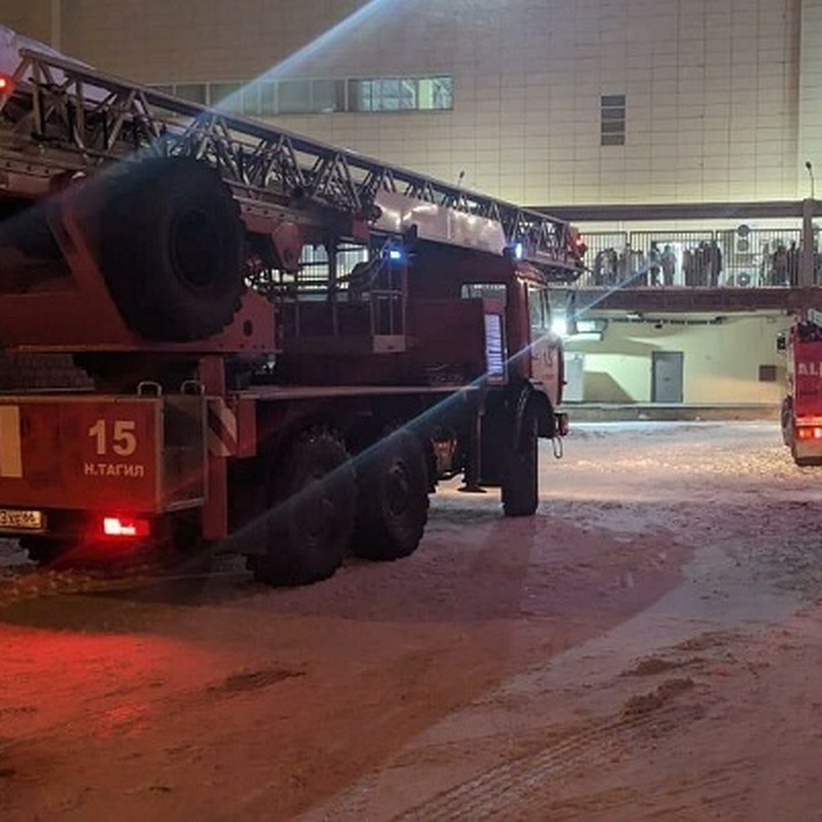 В Нижнем Тагиле из задымленного торгового центра эвакуировали 200 человек -  KP.RU