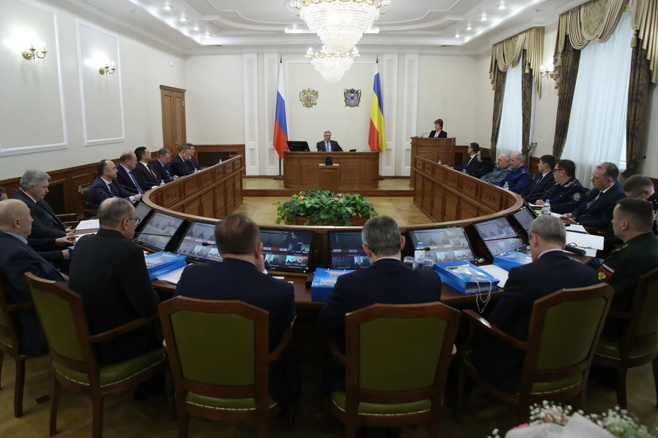 В большинстве случаев с подростками необходимо проводить беседы. Фото: правительство Ростовской области
