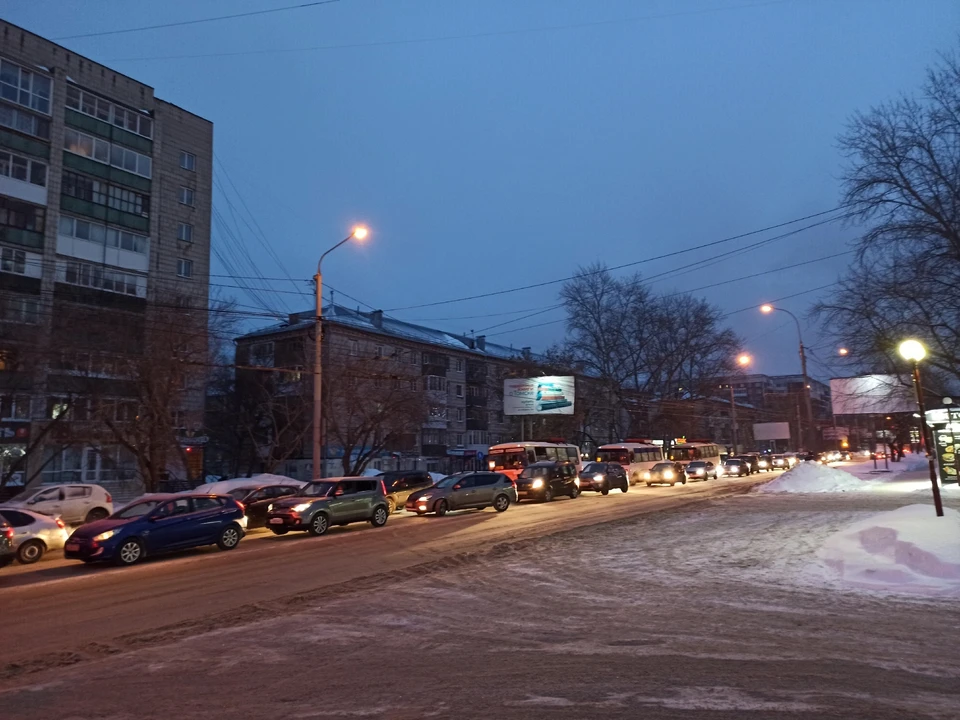 Томские улицы парализовали километровые пробки.