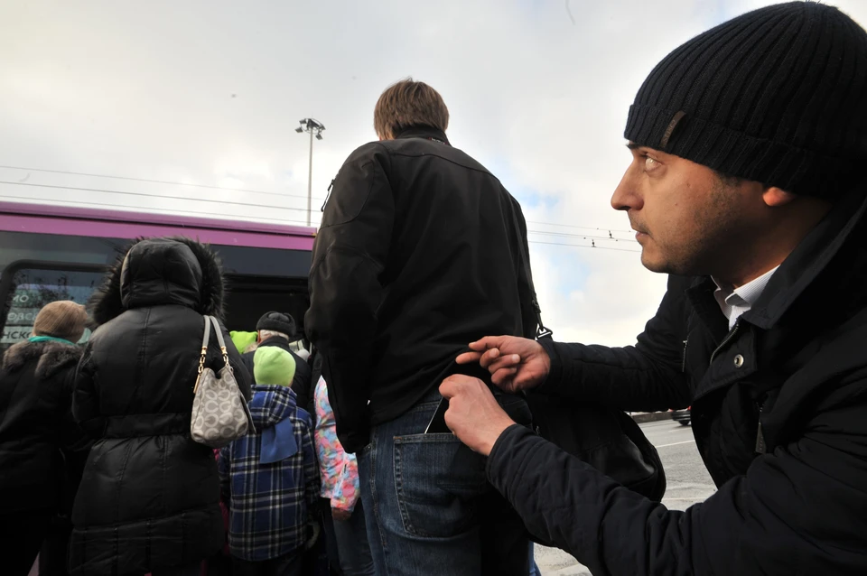 В Засвияжье Ульяновска возле торгового центра ограбили 34-летнего мужчину