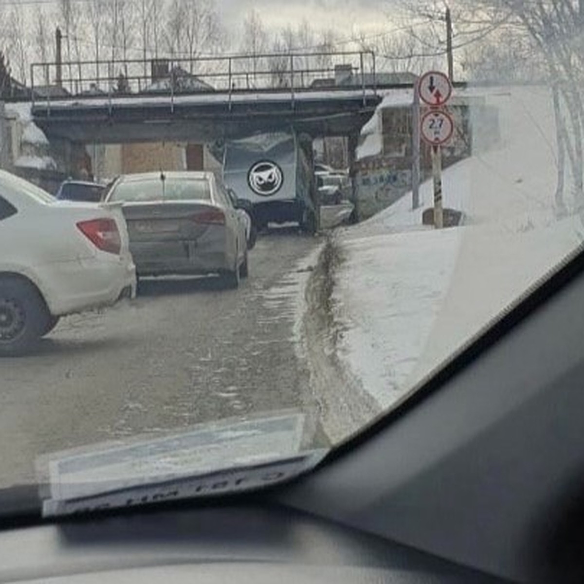 Под «мостом Винни-Пуха» в Пензе снова застряла машина - KP.RU