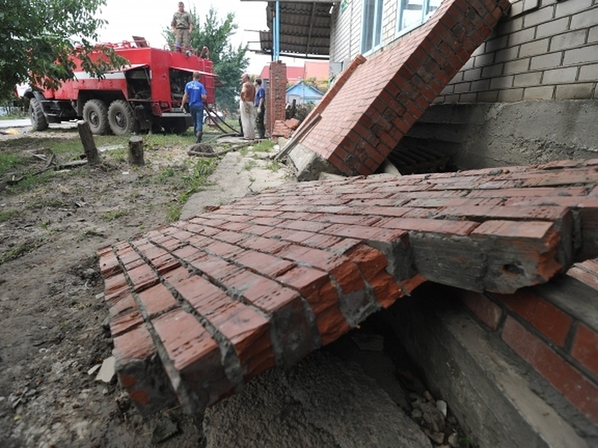 В Ростовской области чиновник получил реальный срок после того, как стена  «заброшки» насмерть придавила мальчика - KP.RU