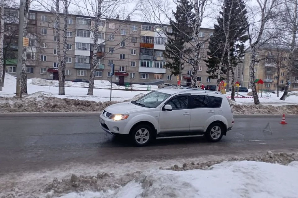 Ребенка сбил кроссовер Mitsubishi Outlander. Фото: Госавтоинспекция Новосибирска