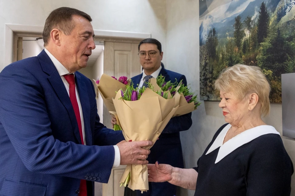 Губернатор Валерий Лимаренко поздравил с 8 марта представительниц делового сообщества Сахалинской области. Фото регионального правительства