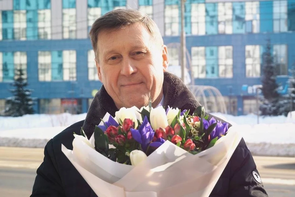 Мэр поздравил жительниц Новосибирска с 8 Марта. Фото: телеграм-канал Анатолия Локтя