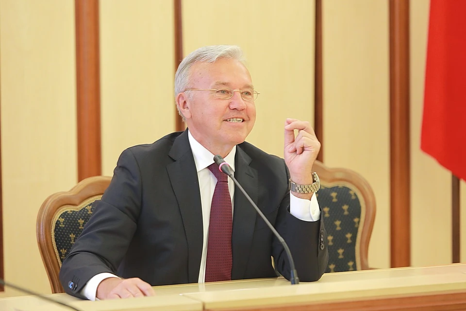 Губернатор Александр Усс поздравил красноярок с 8 марта
