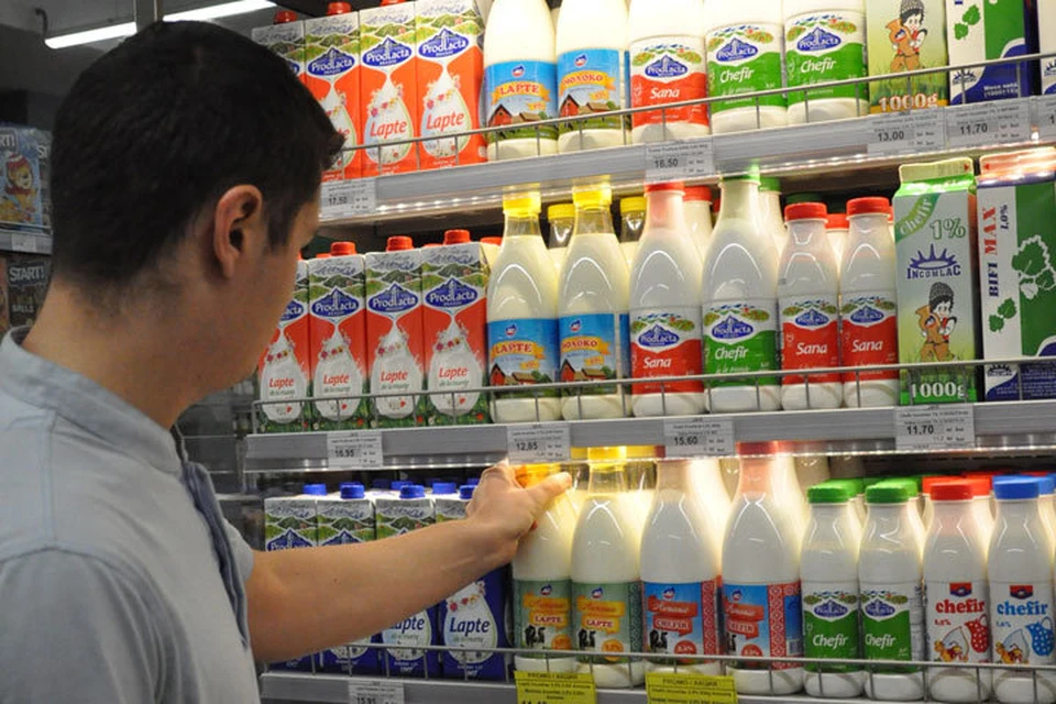 По сравнению с нашими зарплатами молоко в Молдове стоит очень дорого.