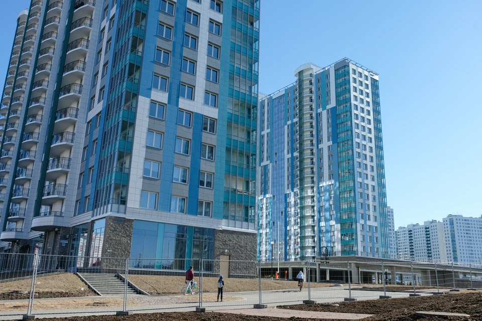Продажи жилья на первичном рынке Петербурга за год сократились на 59%