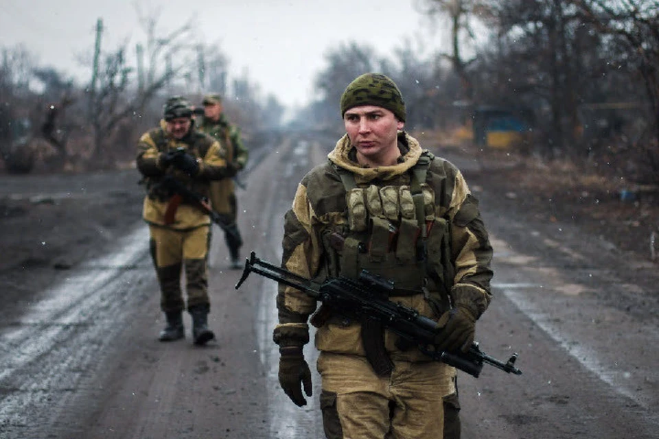 Военнослужащие вооруженных формирований Украины при отступлении сейчас в основном отходят «налегке». Фото: соцсети