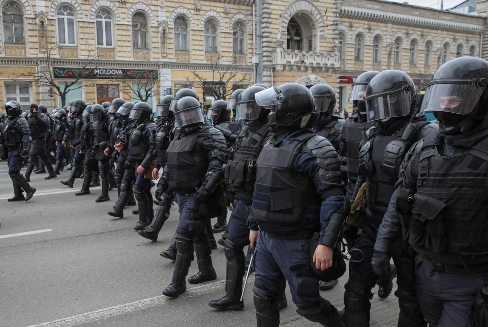 Полиция Молдавии не пускает людей к месту проведения протестов в Кишиневе