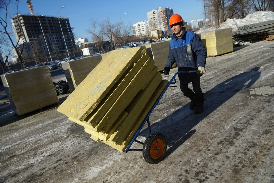 Замглавы Ульяновска дал поручение убрать со льда Свияги мусор после демонтажа тепломагистрали