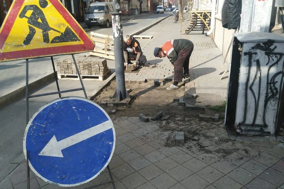 В Краснодаре на улице Чапаева демонтируют старую плитку Фото: пресс-служба городской администрации