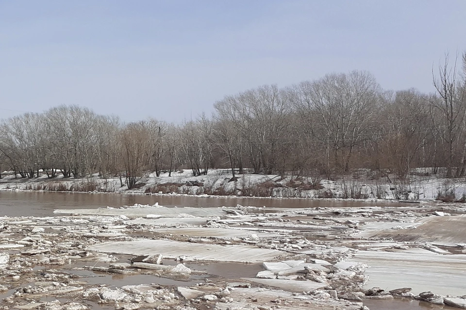 На реке Самара у Бузулука начался ледоход.