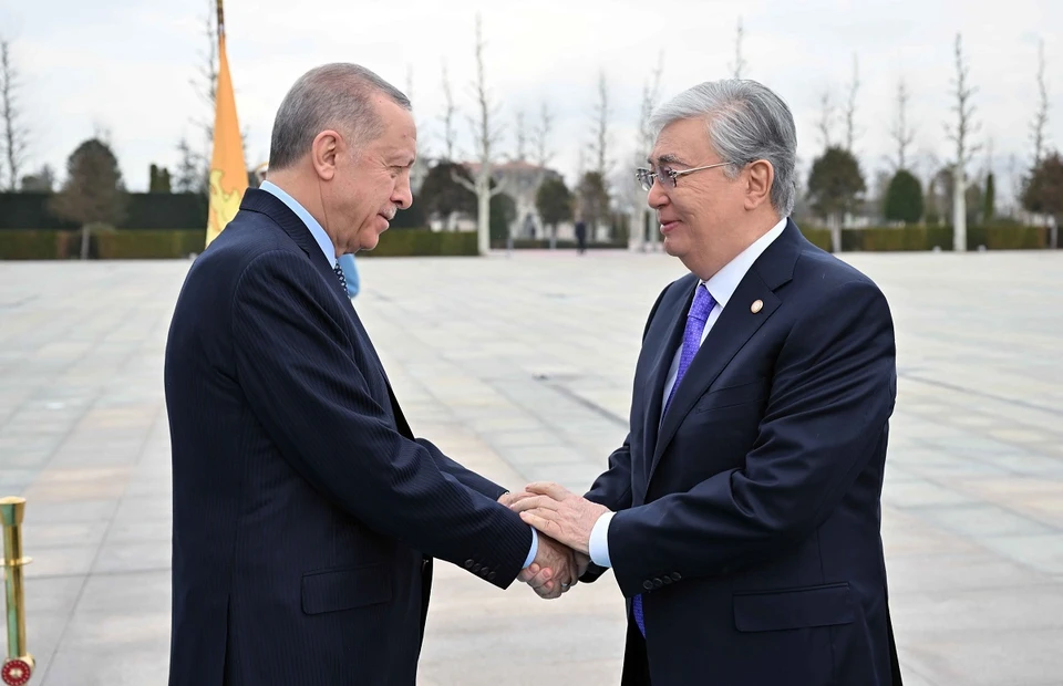 Касым-Жомарт Токаев прибыл с рабочим визитом в Анкару для участия во внеочередном саммите Организации тюркских государств.