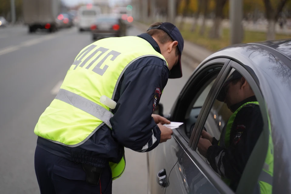 В Новосибирске с начала года поймали более 50 водителей с поддельными правами.
