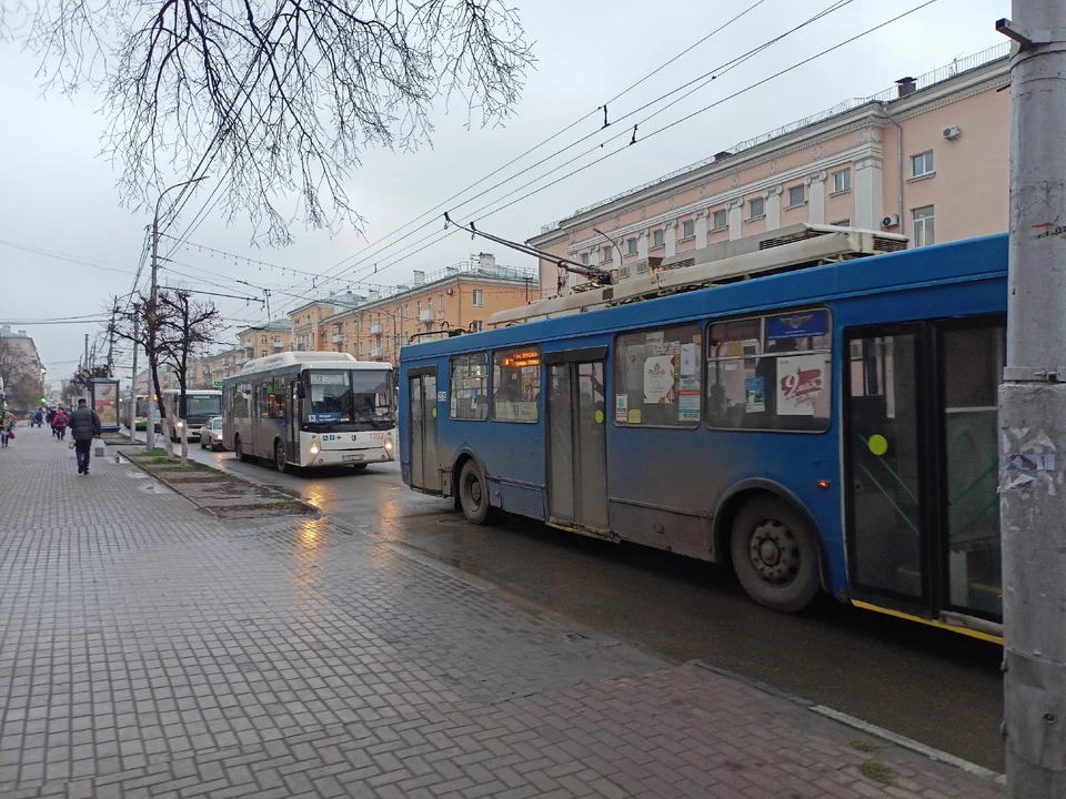 Муниципальный транспорта потеряет больше 60 млн рублей из-за отказа от наружной рекламы. Идет дискуссия, стоит ли оно того.