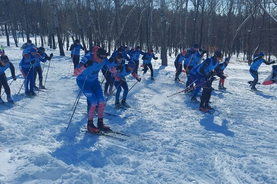 Сотрудники МЧС заняли третье место по лыжным гонкам в Хабаровске