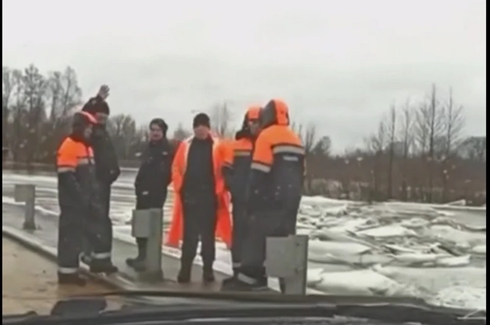 Спасатели Липецкой области дежурят на мосту в Преображеновку