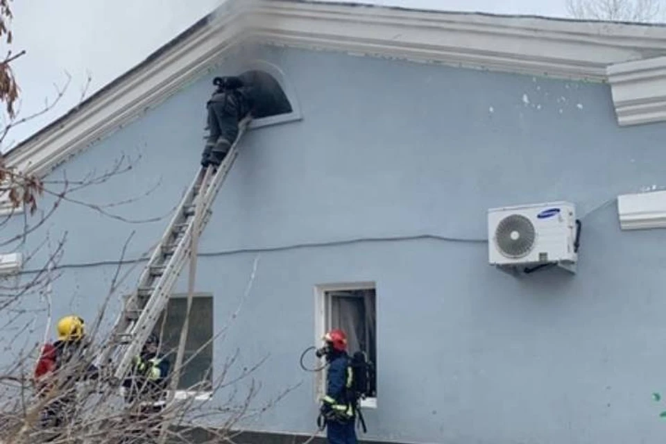 Кафе загорелось на улице Летчика Пилютова в Петербурге / Фото: vk.com/spb_today