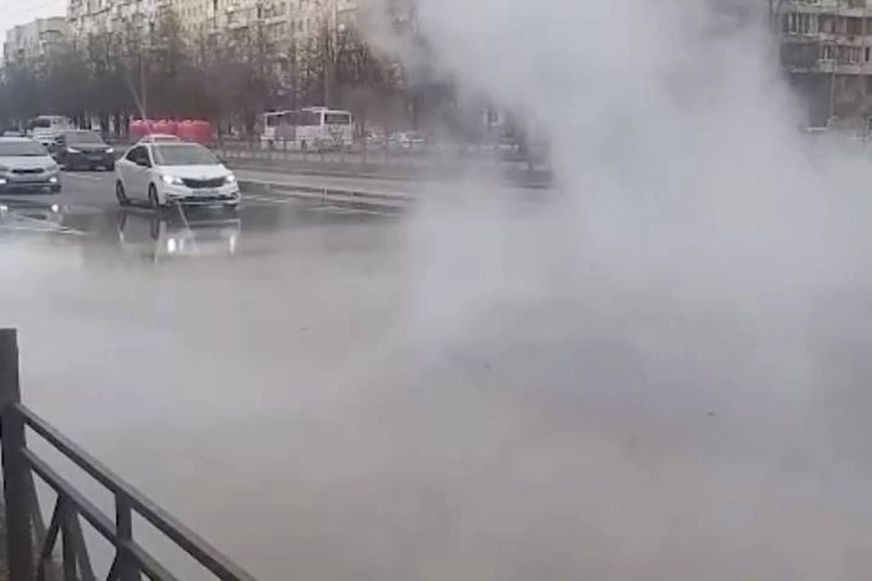 Густой туман затянул Морскую набережную в Петербурга из-за прорыва трубы