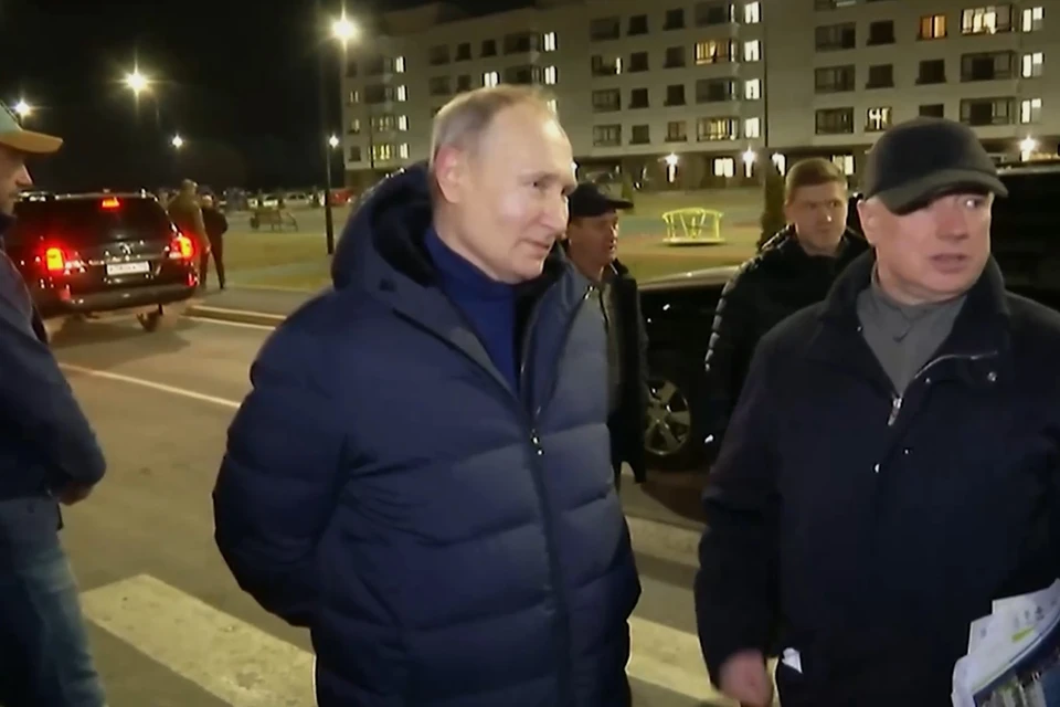 Владимир Путин имеет обыкновение управлять государством не издалека, а находясь непосредственно на местах. Фото: стоп-кадр видео