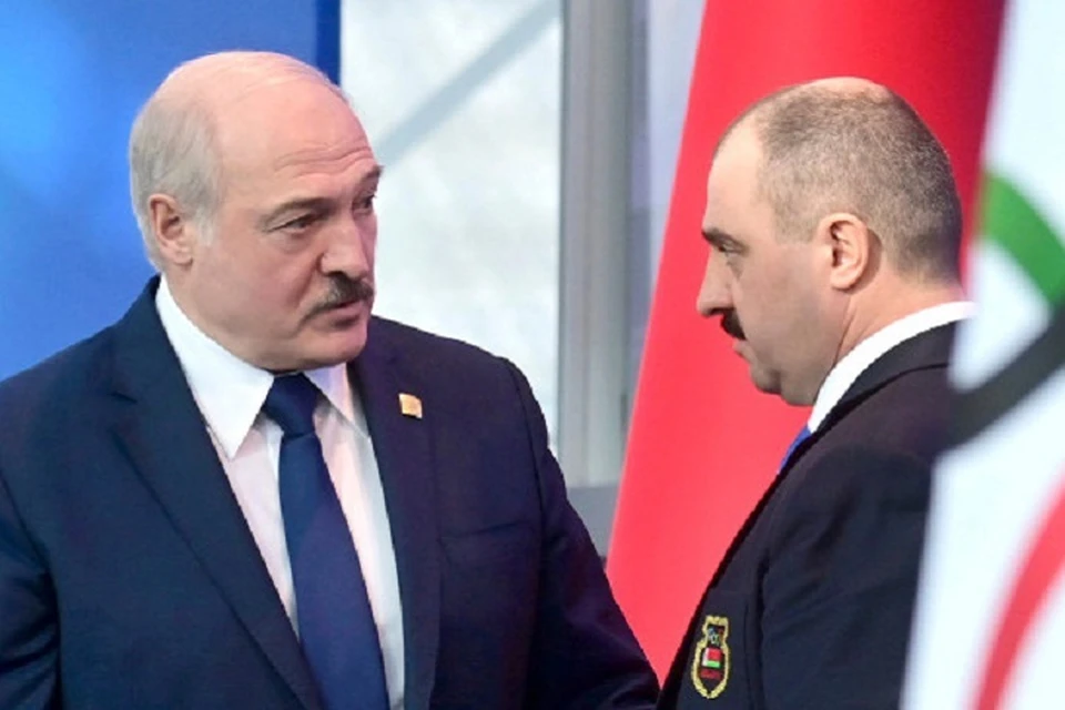 Александр Лукашенко и Виктор Лукашенко (Фото: Андрей Стасевич / БелТА / AP)